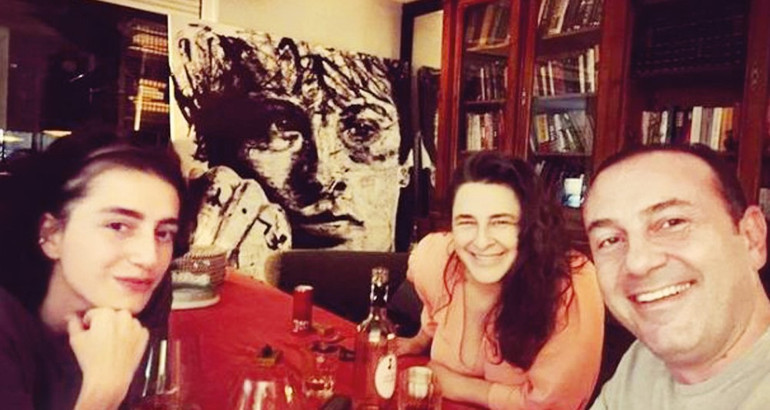 Özge Ulusoyun milyonluk yüzüğü