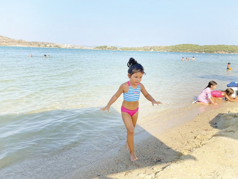 Yaz sonu sakinliği, sığ ve sıcak deniziyle güvenli iki adres