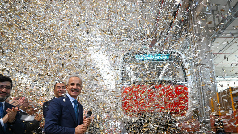 Milli ve yerli sürücüsüz ilk metro hattı aracı raylarda