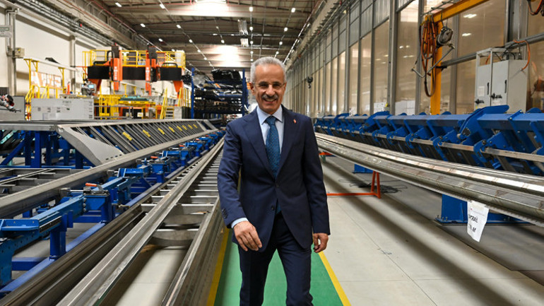 Milli ve yerli sürücüsüz ilk metro hattı aracı raylarda