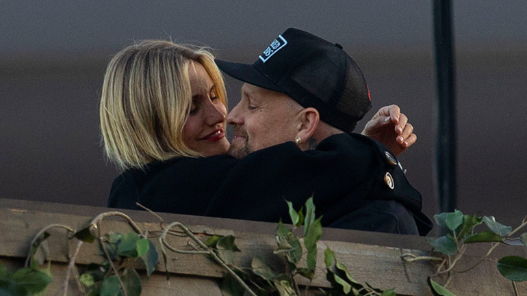 Doğum günü kutlarken aşka geldi: Ben dünyanın en şanslı adamıyım çünkü bir kraliçeyle evliyim