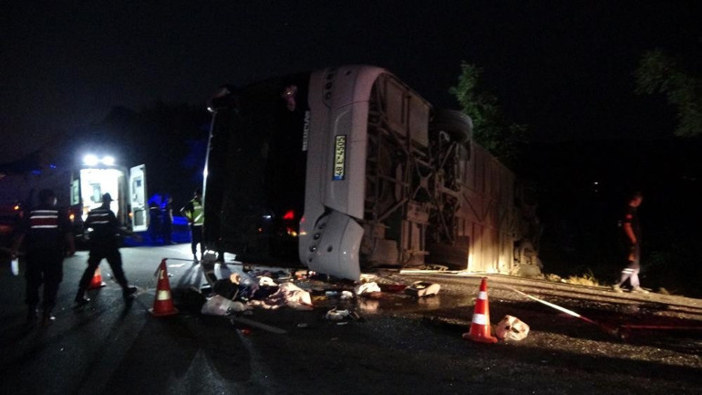 Denizlide katliam gibi kaza 6 kişi hayatını kaybetti, 43 yaralı