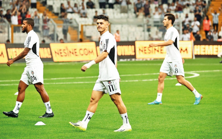 ‘Gecenin 3’ünde son dakika transfer haberi geçen futbol ülkesi bulamazsınız’