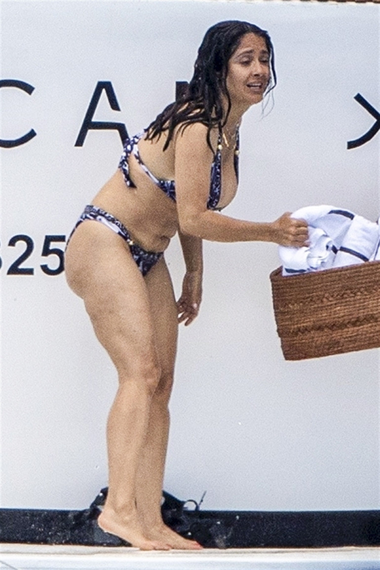 Filtresiz fotoğraflarla yakalanmıştı: Yine bikinili poz verdi, bu sefer önlemini baştan aldı