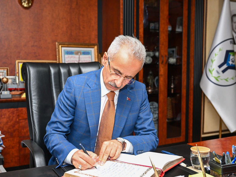 Bakan Uraloğlu: Rizeden İzmire uçuşlar 18 Eylülde başlayacak