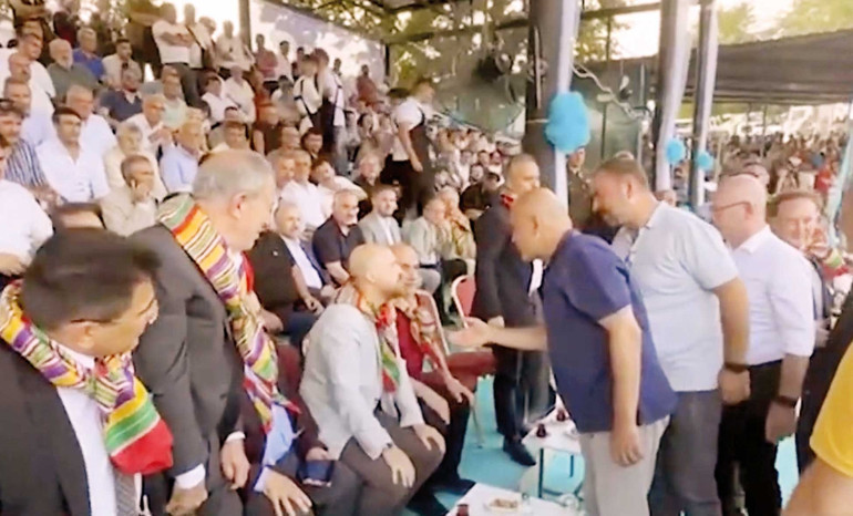 Ne mutlu hesapsız gururlananlara