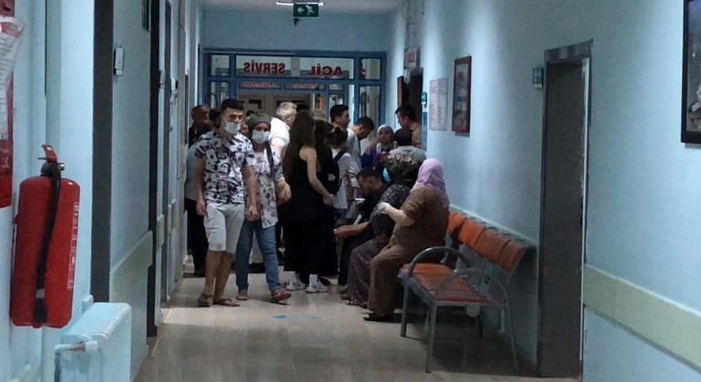 Şebeke suyundan zehirlenme iddiası Onlarca kişi hastaneye başvurdu.... Belediyeden uyarı geldi