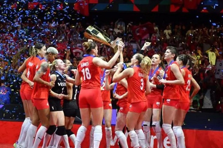 Bir İzmir, bir Türkiye tutkununu uğurlarken