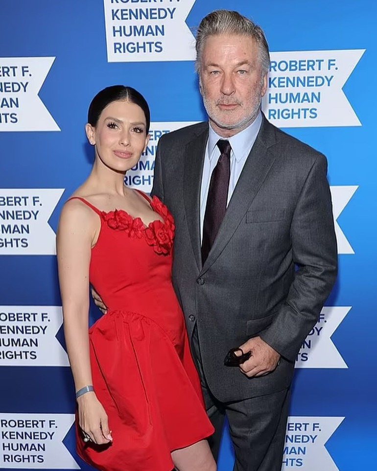 Yedi çocuklu ünlü çift hep birlikte sokağa çıktı, gören şaşkına döndü: Tam bir çeteye benzedik