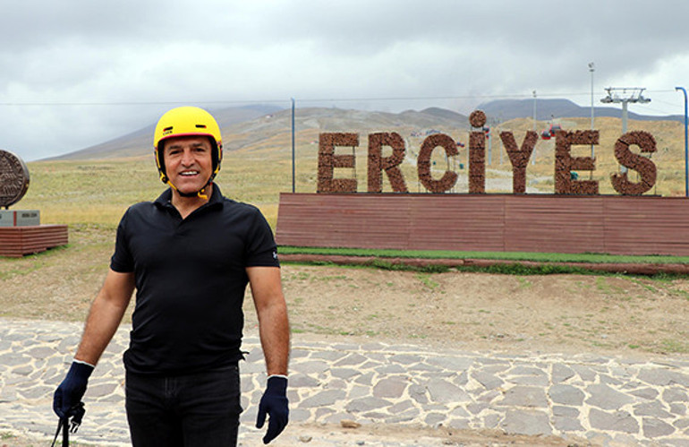 Erciyes’ten şehir merkezine patenle indi