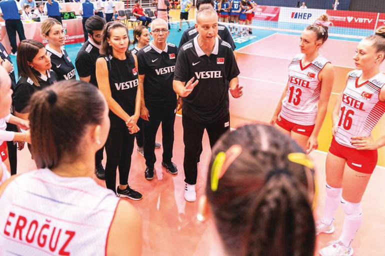 GELECEĞİN VOLEYBOL YILDIZLARI: ‘Kupaları düşününce daha çok çalışmak istiyorsunuz’