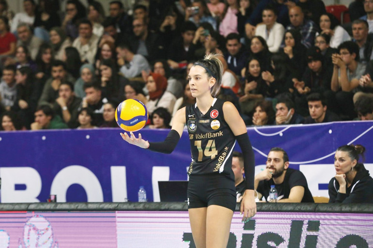 GELECEĞİN VOLEYBOL YILDIZLARI: ‘Kupaları düşününce daha çok çalışmak istiyorsunuz’