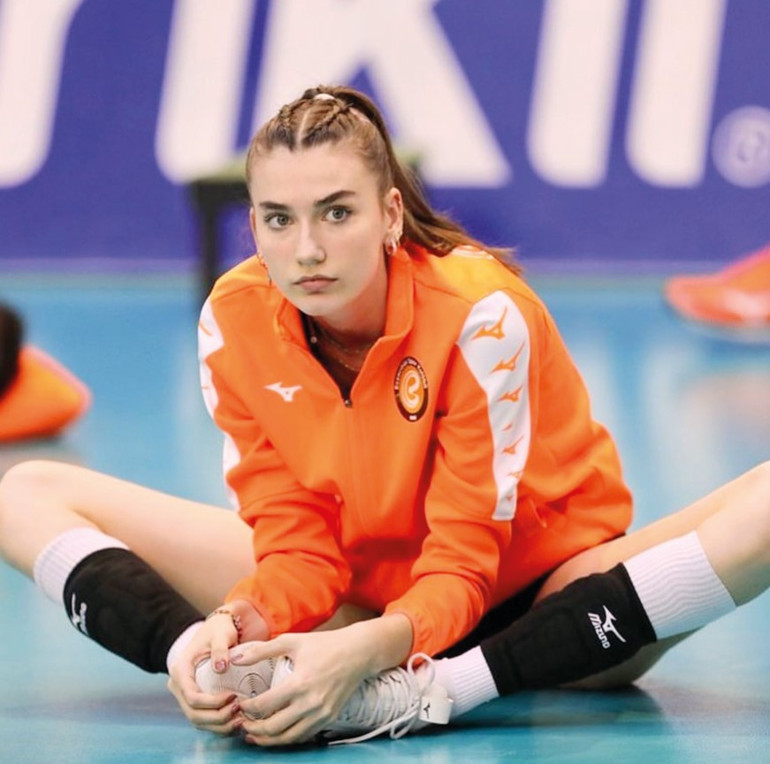 GELECEĞİN VOLEYBOL YILDIZLARI: ‘Kupaları düşününce daha çok çalışmak istiyorsunuz’