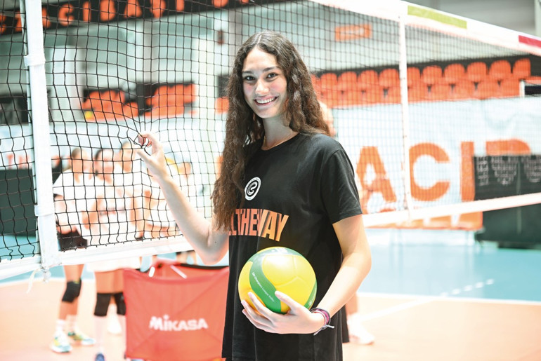GELECEĞİN VOLEYBOL YILDIZLARI: ‘Kupaları düşününce daha çok çalışmak istiyorsunuz’