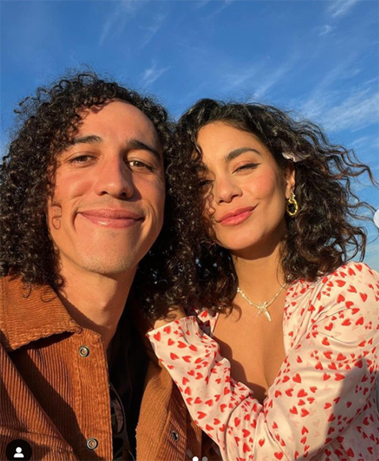 Genç yaşında servet kazandı ama derdi büyük: Gelinlikler çok pahalı...Belki de en iyisi kaçarak evlenmek