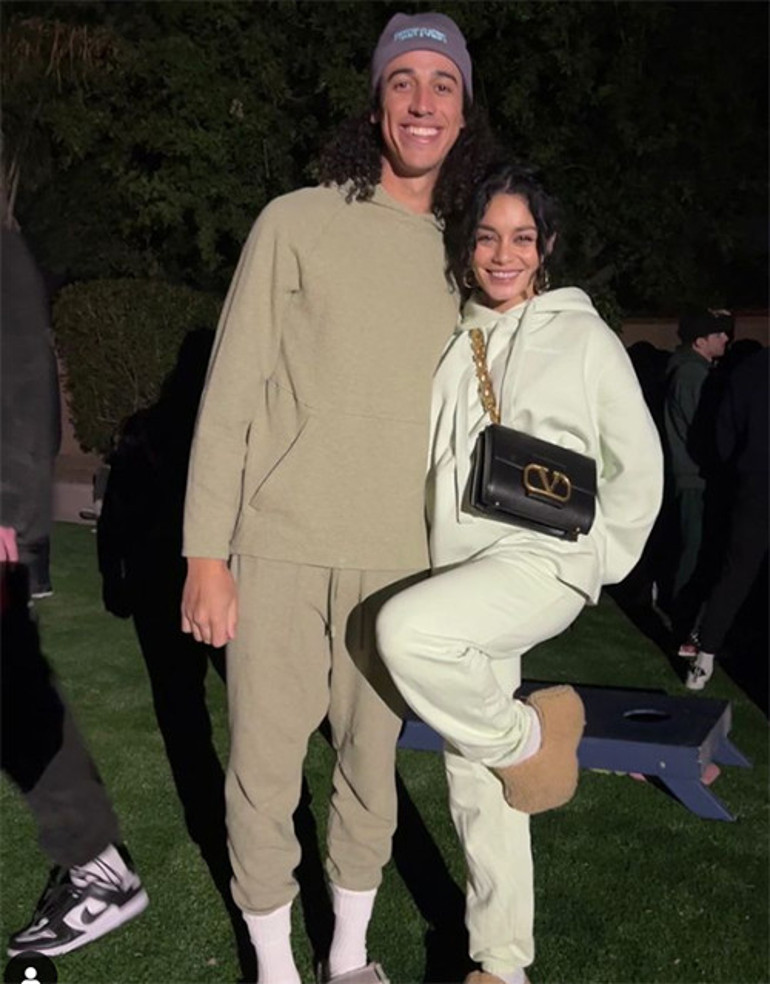 Genç yaşında servet kazandı ama derdi büyük: Gelinlikler çok pahalı...Belki de en iyisi kaçarak evlenmek