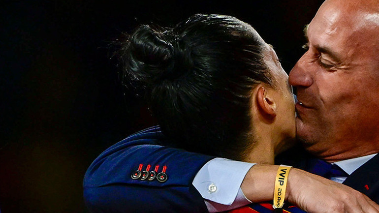 İspanyol ve dünya futbolunu sarsan skandal Federasyon Başkanı Rubialesi istifaya götüren süreçte neler yaşandı | 4 SORU 4 CEVAP