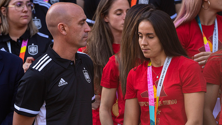 İspanyol ve dünya futbolunu sarsan skandal Federasyon Başkanı Rubialesi istifaya götüren süreçte neler yaşandı | 4 SORU 4 CEVAP