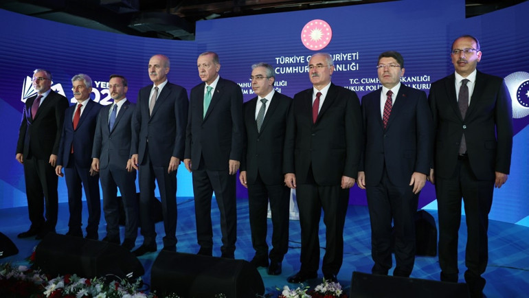 Türkiye Yüzyılına yeni anayasa Erdoğandan siyasi partilere çağrı: Gelin konuşalım, kaçmayalım...