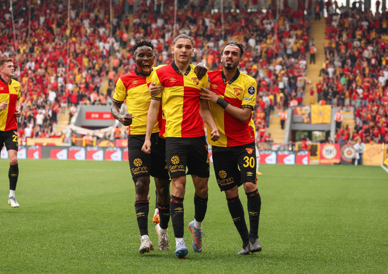 Emir Ortakaya: Fenerbahçeye döndüğümde beklentim ve heyecanım vardı... | Şampiyonluk yaşamak istiyorum