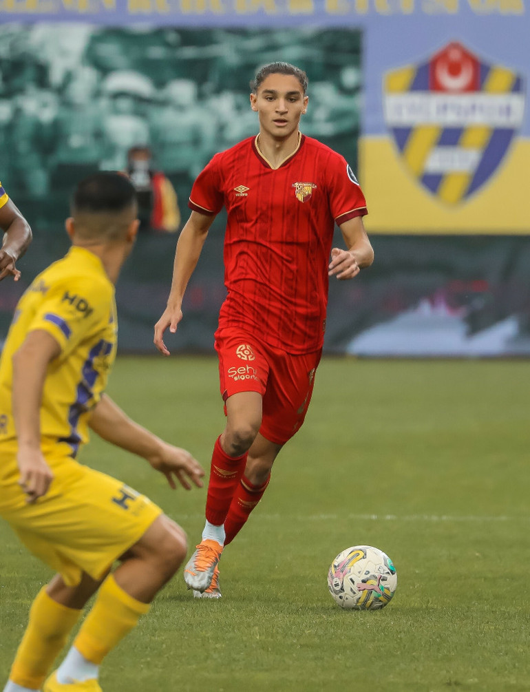 Emir Ortakaya: Fenerbahçeye döndüğümde beklentim ve heyecanım vardı... | Şampiyonluk yaşamak istiyorum