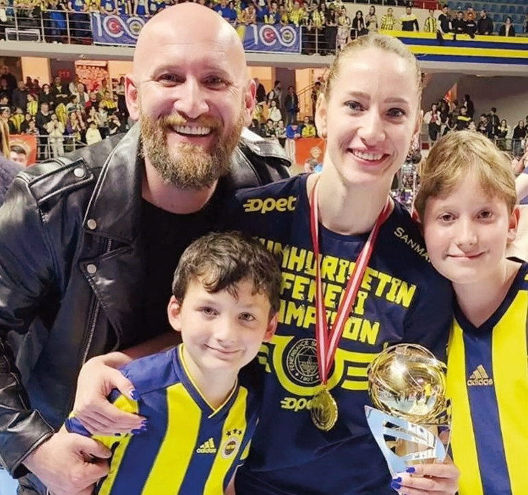 A Milli Kadın Voleybol Takımı’nın yıldızı Gizem Örgenin abisi oyuncu çıktı