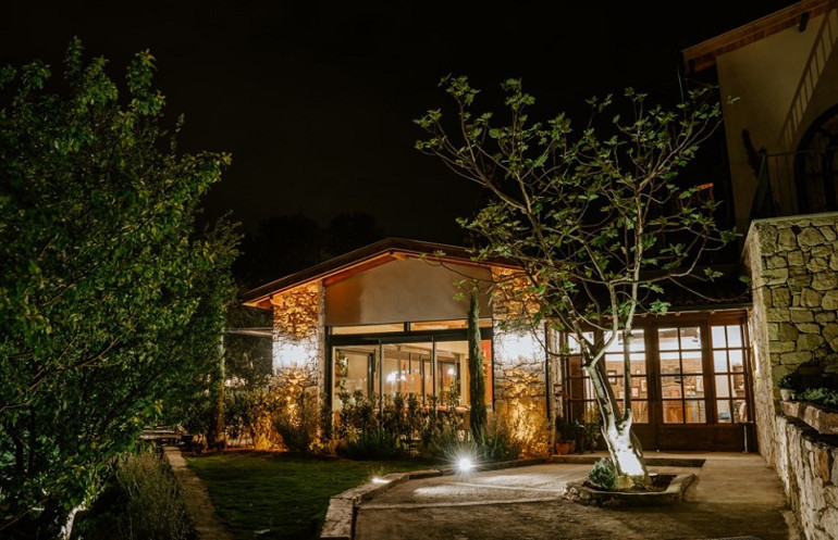 Caferli’ye bir çiy damlası düştü