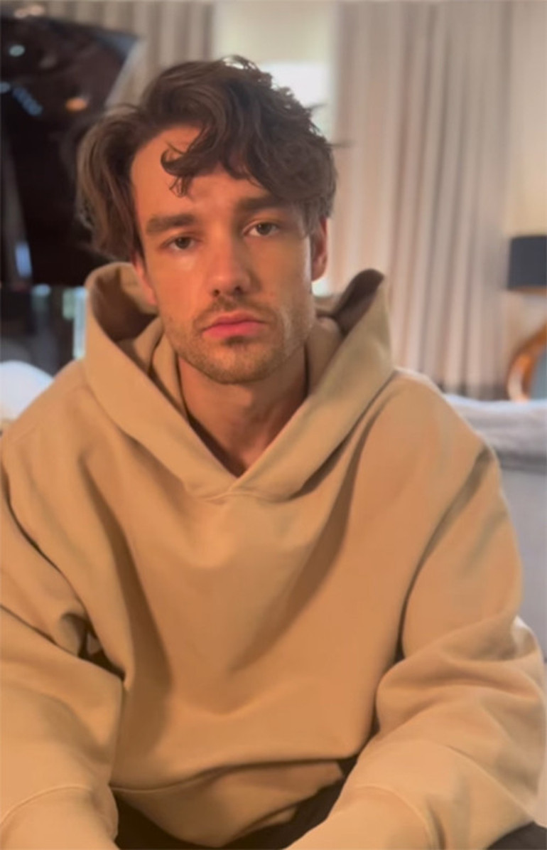 Ünlü şarkıcıyla sevgilisinin aşk tatili burnundan geldi: Doktorlar eve dönmesine bile izin vermiyor