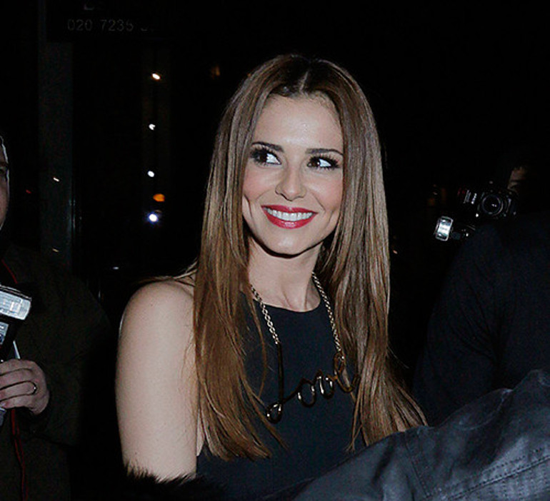 Ünlü şarkıcıyla sevgilisinin aşk tatili burnundan geldi: Doktorlar eve dönmesine bile izin vermiyor