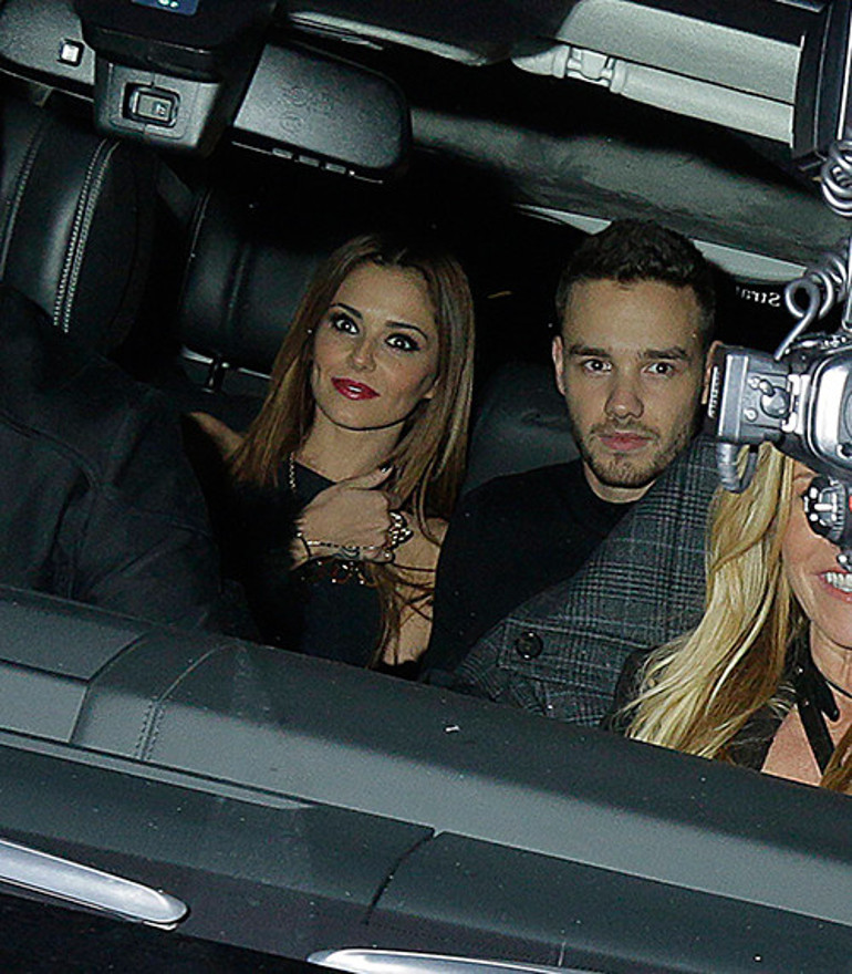 Ünlü şarkıcıyla sevgilisinin aşk tatili burnundan geldi: Doktorlar eve dönmesine bile izin vermiyor