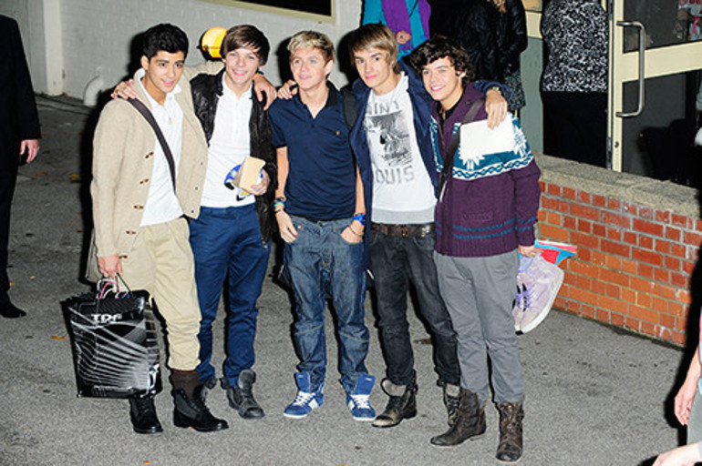 Ünlü şarkıcıyla sevgilisinin aşk tatili burnundan geldi: Doktorlar eve dönmesine bile izin vermiyor