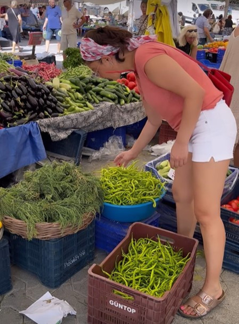 Semt pazarında ünlü var