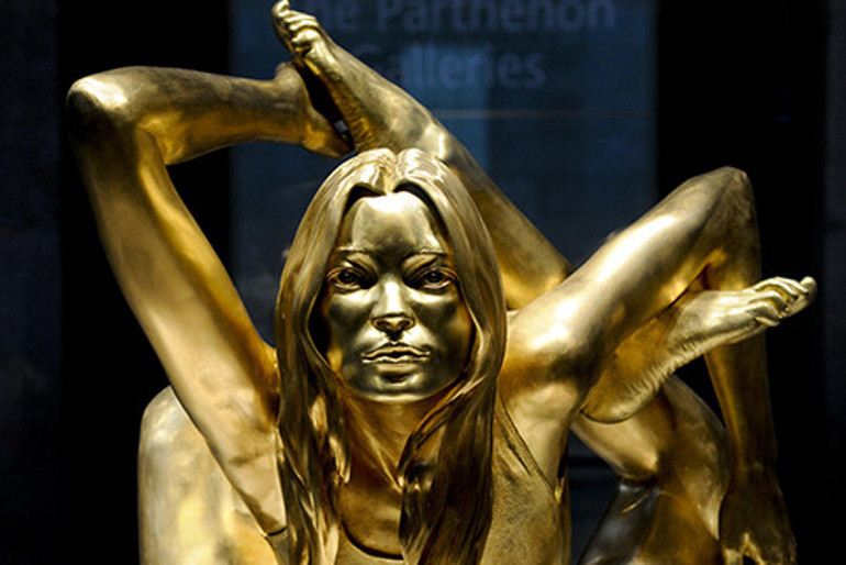 Som altından heykeli bile yapılmıştı... Yaşadığı hızlı hayat güzelliğini aldı: Efsaneler de çöker