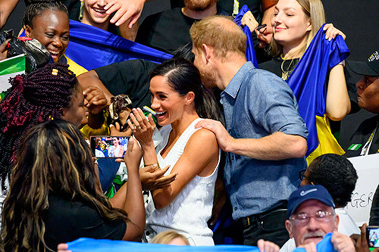 Gösteriş yapmaya gitmişler Bakın kocam beni ne kadar seviyor