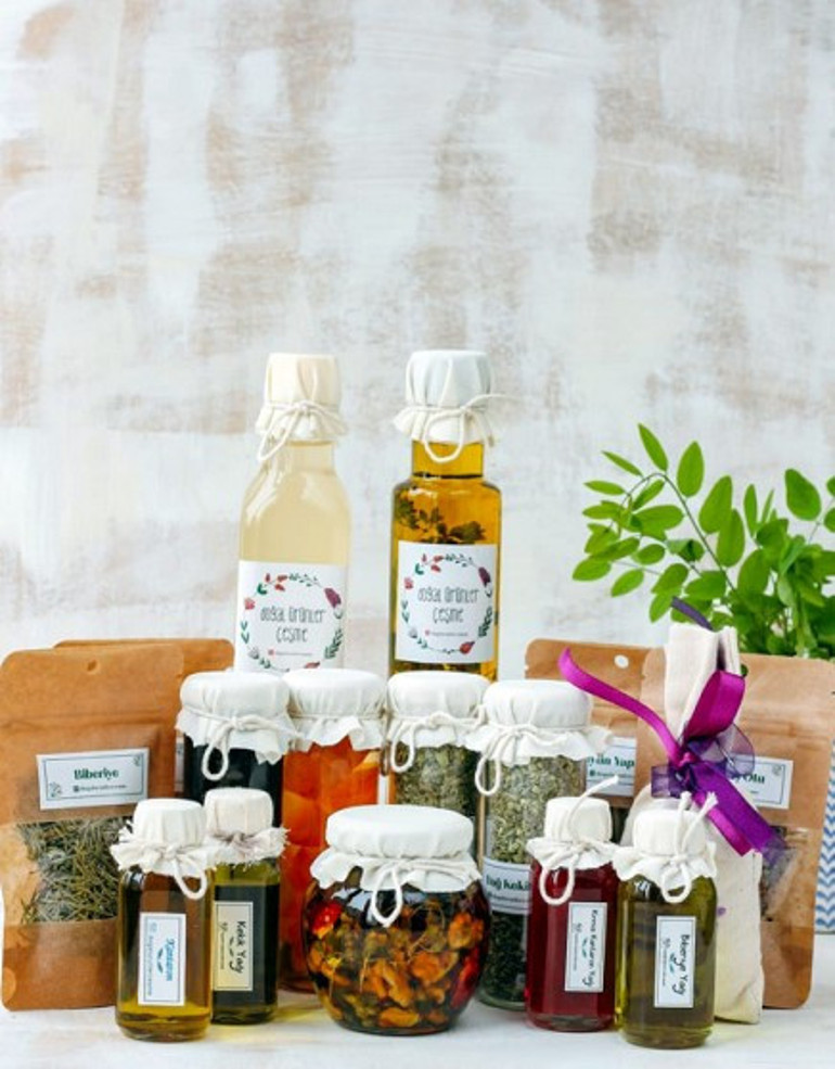 Doğanın ona verdiklerini o da ürüne dönüştürüyor