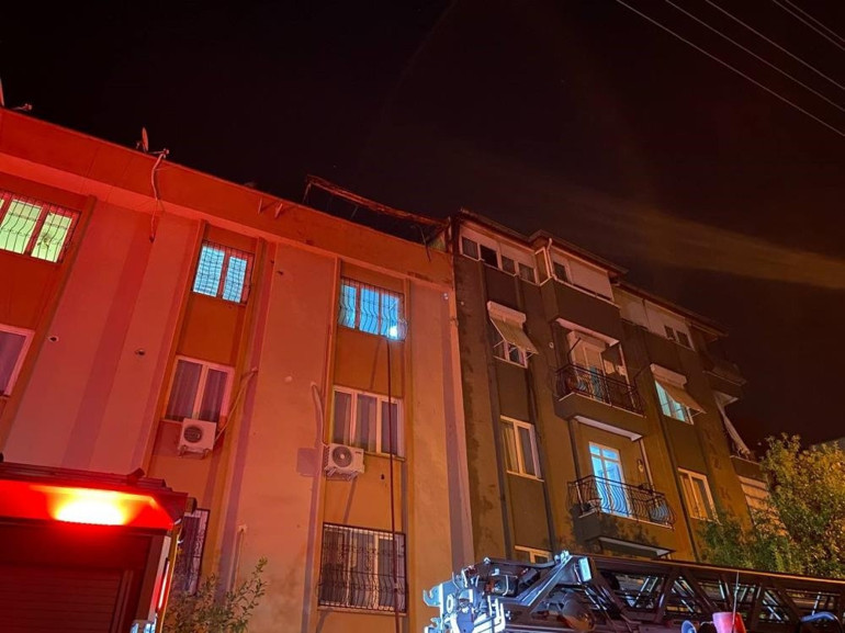 Antalya’da korkutan çatı yangını