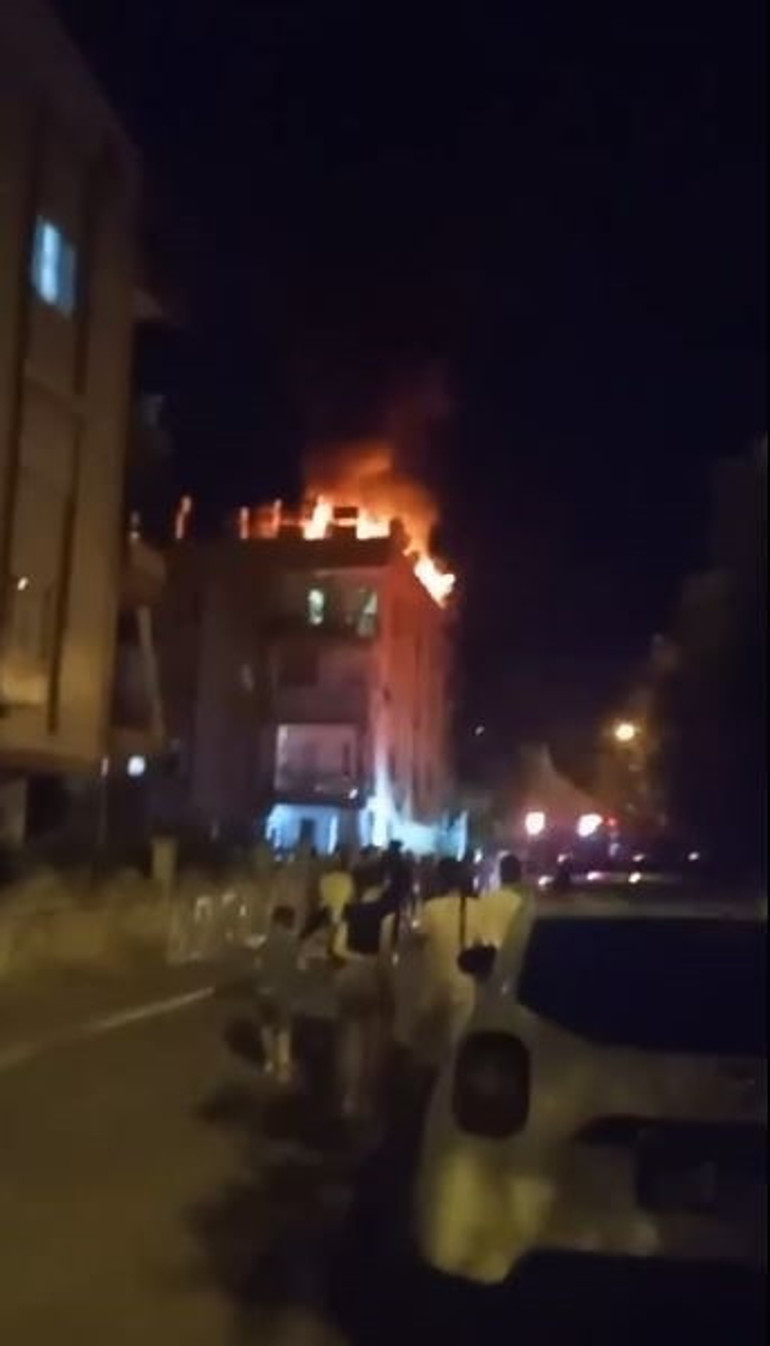Antalya’da korkutan çatı yangını