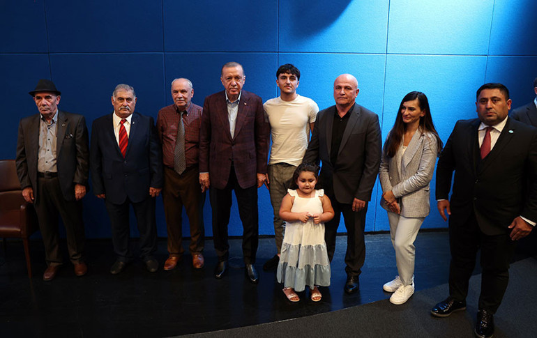 Son dakika: Cumhurbaşkanı Erdoğan Ahıska Türkleri ile buluştu: Ahıska Türklerine en fazla sahip çıkan hükümetiz