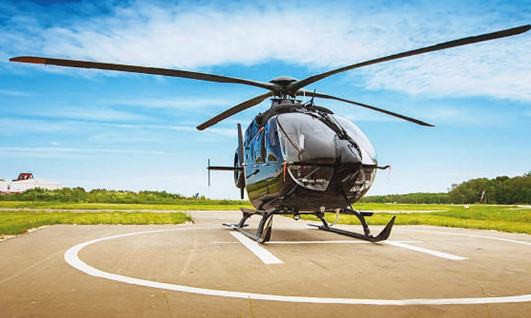 Evi aldı sıra helikopter pistinde
