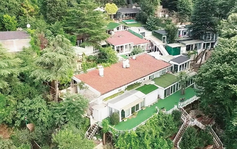 Evi aldı sıra helikopter pistinde