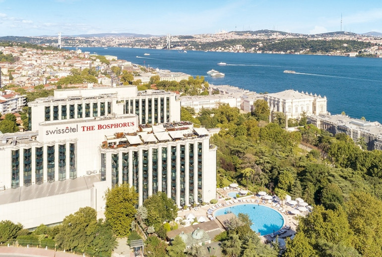 Evi aldı sıra helikopter pistinde