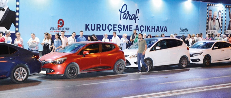 Yasemin Sakallıoğlu Kuruçeşme’de kahkahaya boğdu
