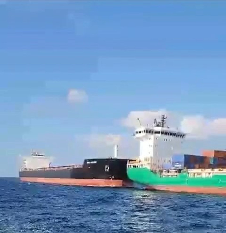 İstanbulda Ahırkapı açıklarında iki gemi çarpışmıştı Görüntüler ortaya çıktı
