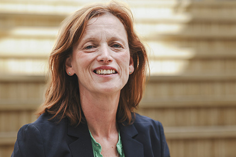 Okullarda cep telefonu yasağı istedi