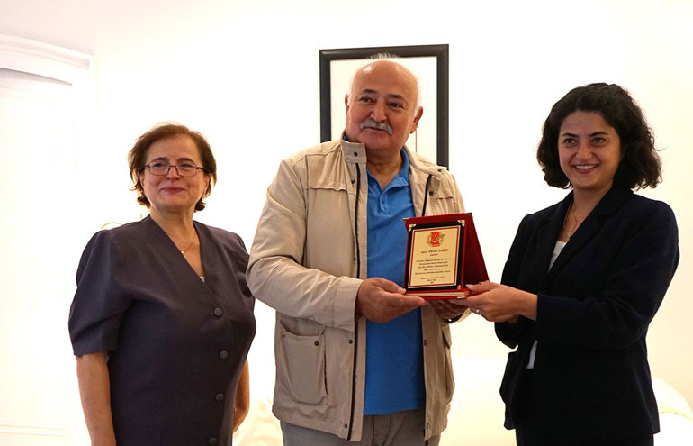Başkonsolos Kaya’ya teşekkür plaketi