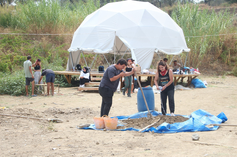 Hatayda gönüllülerin inşa ettiği Barış Okulu