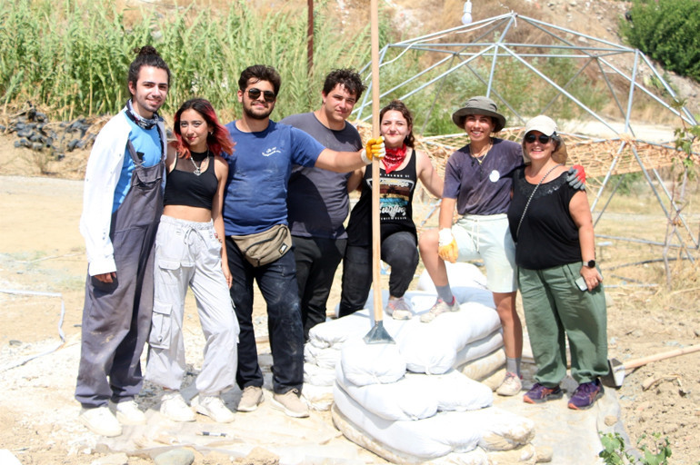 Hatayda gönüllülerin inşa ettiği Barış Okulu