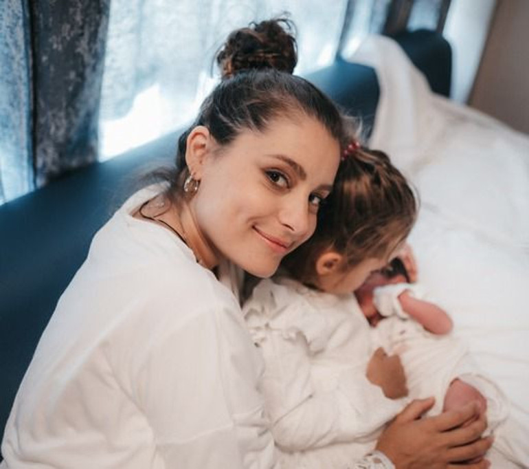 Ünlü şarkıcı oğlu Demire kavuştu