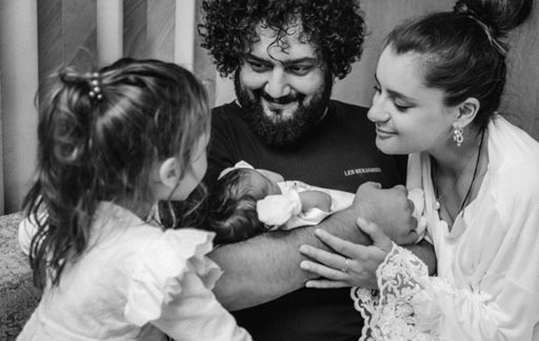 Ünlü şarkıcı oğlu Demire kavuştu