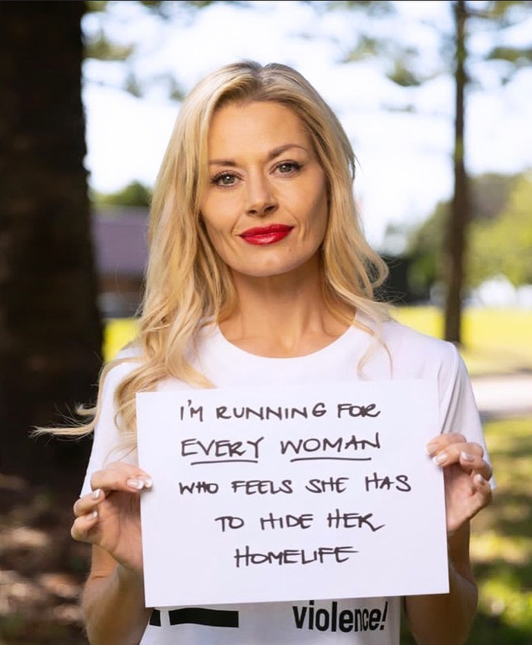 Ünlü yıldız çocukken onu taciz eden “canavarı” yakalattı: Artık güneş ışığında dans et ufaklık, güvendesin